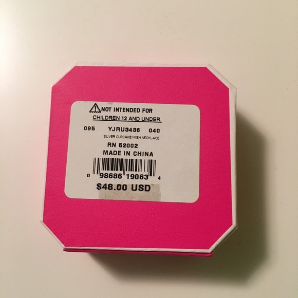 BNWT Juicy Couture Cupcake Necklace - Picture 3 of 3